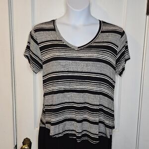 78 & Sunny Black & White Striped V-neck Women's Tee - Size Large